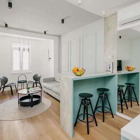 City Center Design Apartments Sarajevo Bagian luar foto