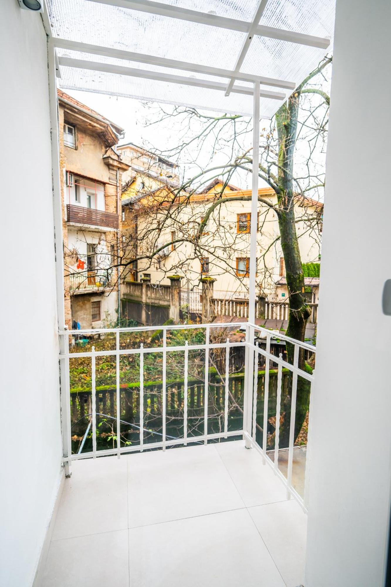 City Center Design Apartments Sarajevo Bagian luar foto