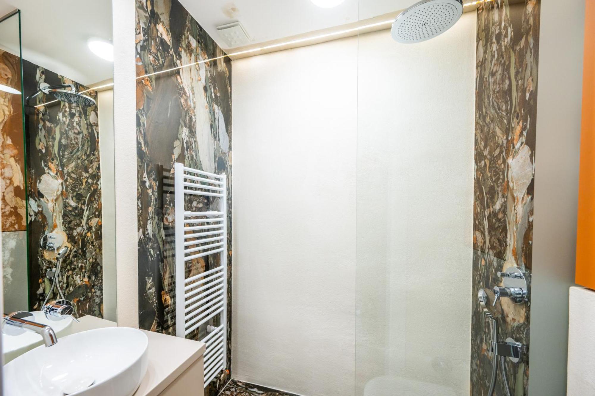 City Center Design Apartments Sarajevo Bagian luar foto