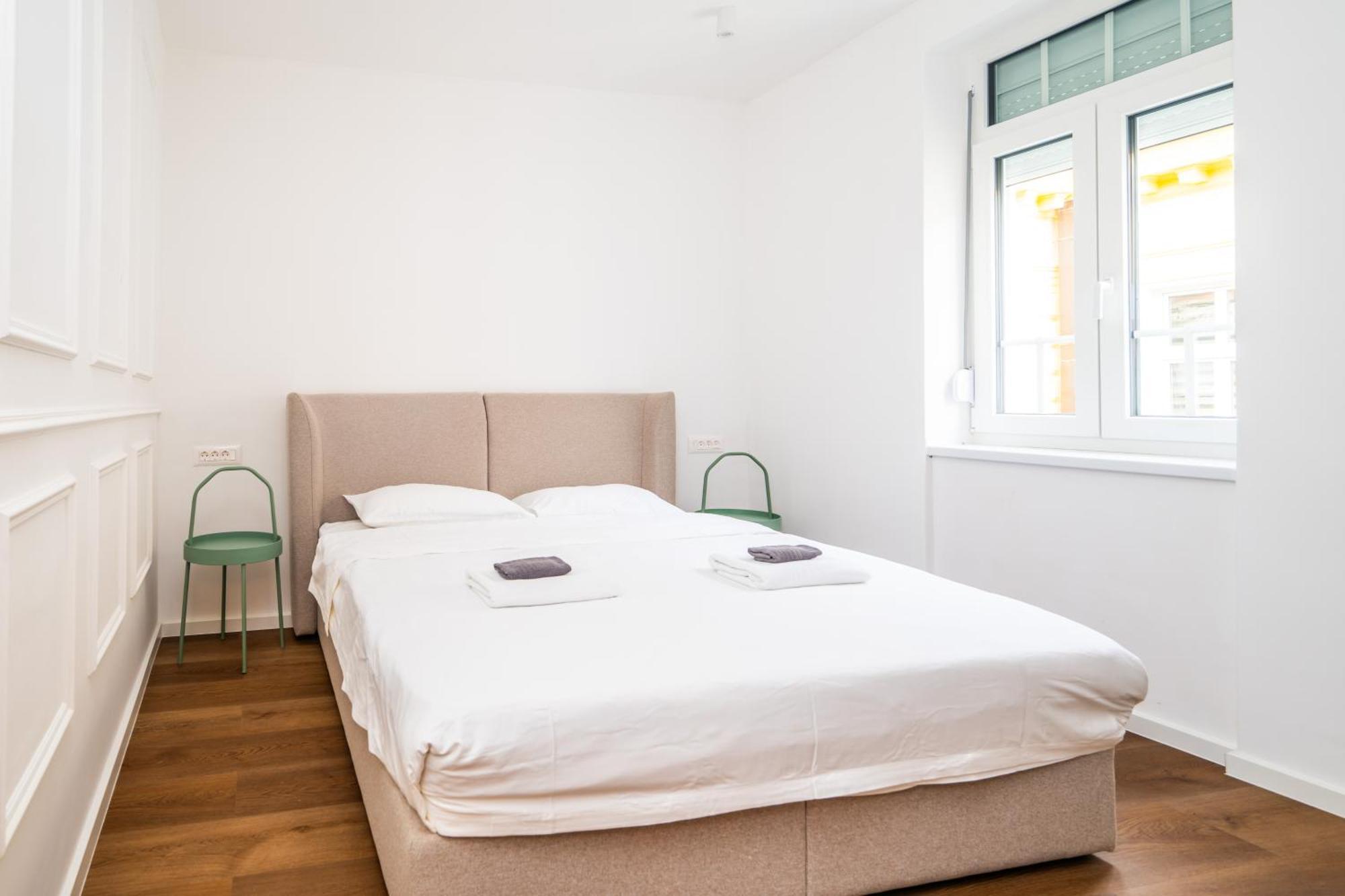 City Center Design Apartments Sarajevo Bagian luar foto
