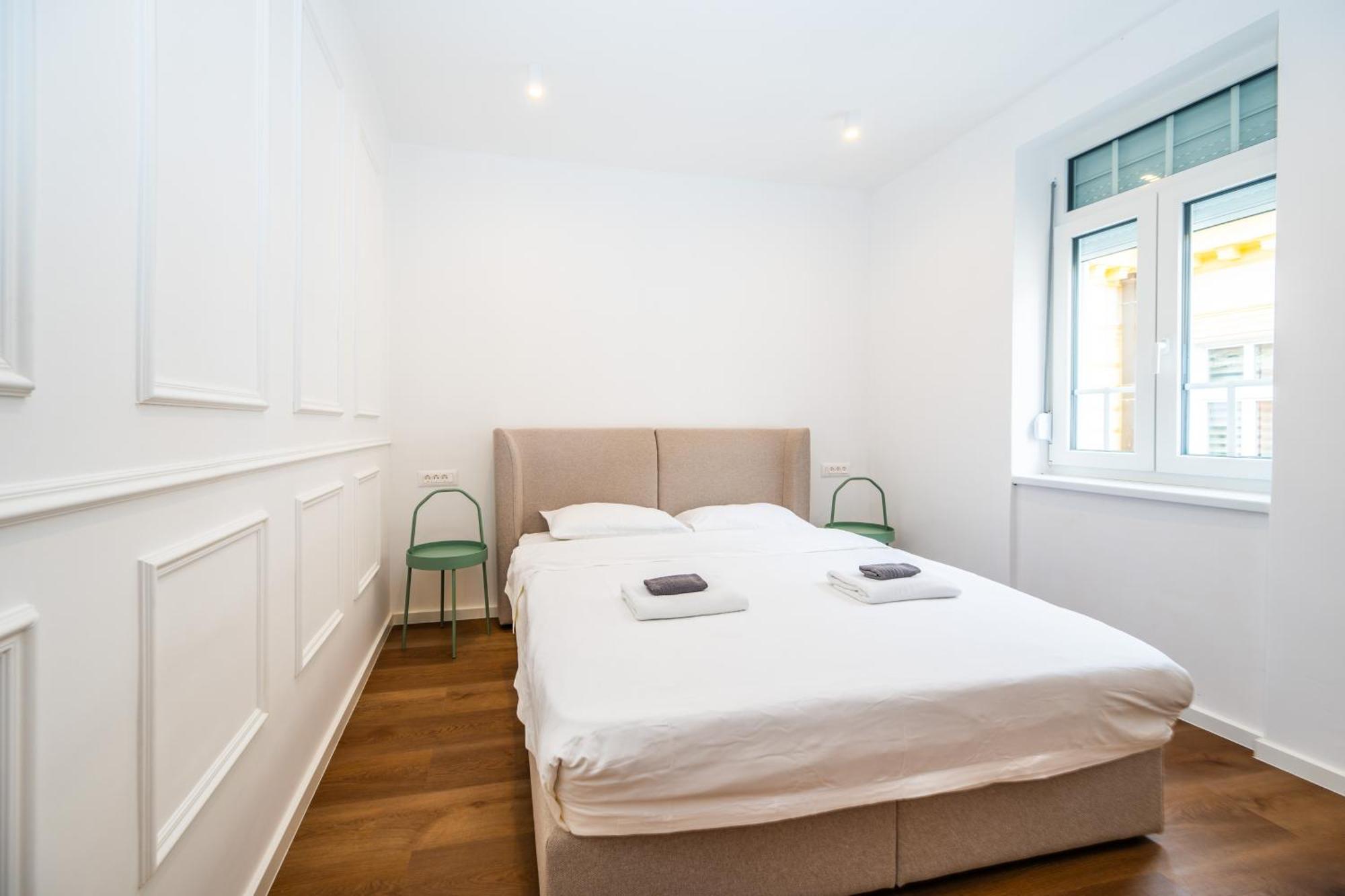 City Center Design Apartments Sarajevo Bagian luar foto