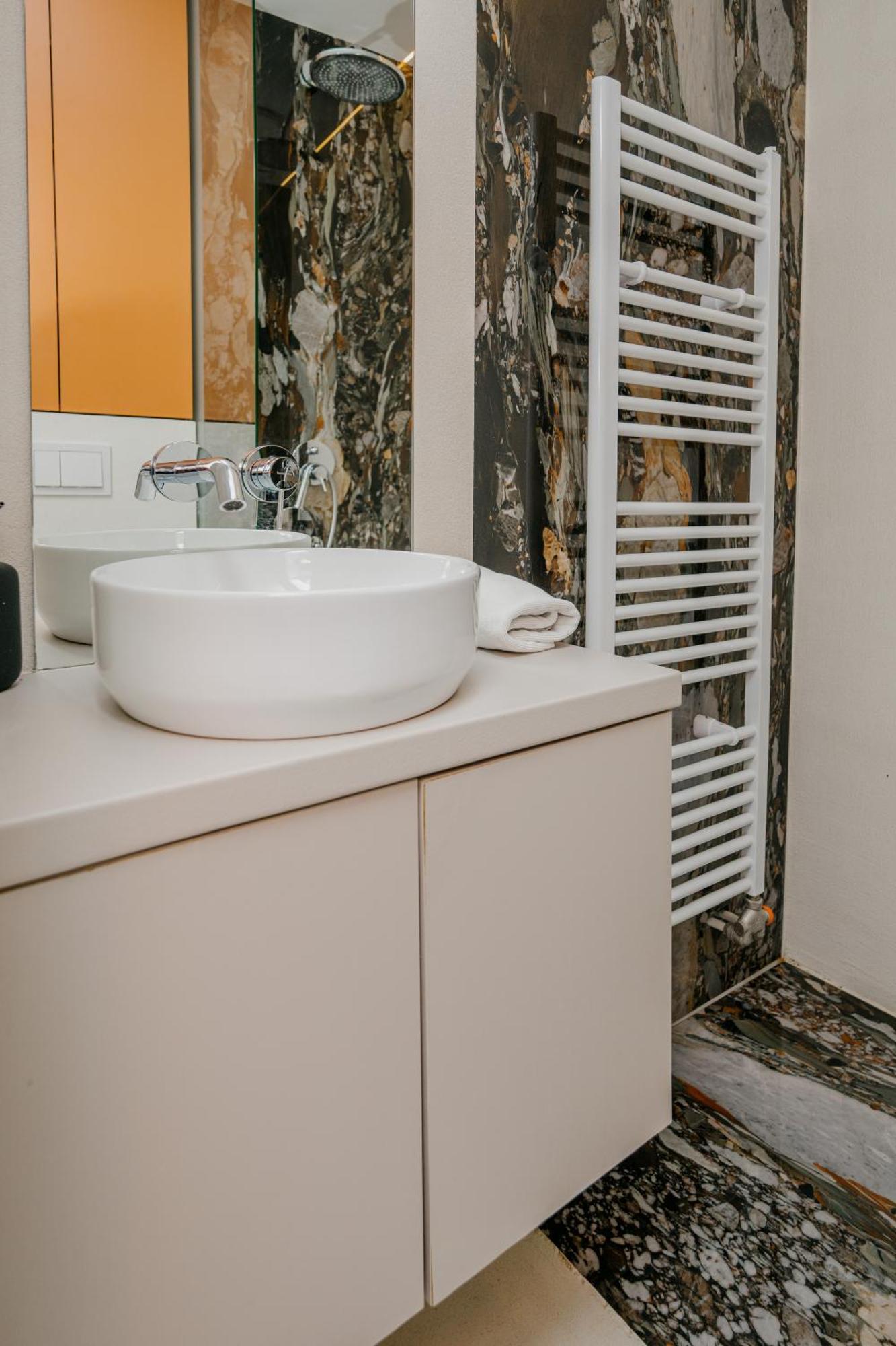 City Center Design Apartments Sarajevo Bagian luar foto